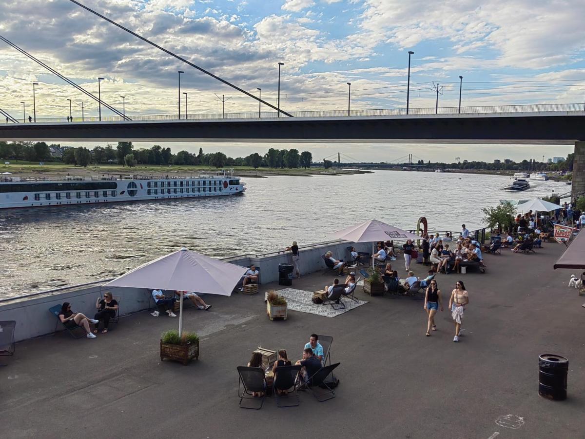 Epic Location Düsseldorf Exterior foto