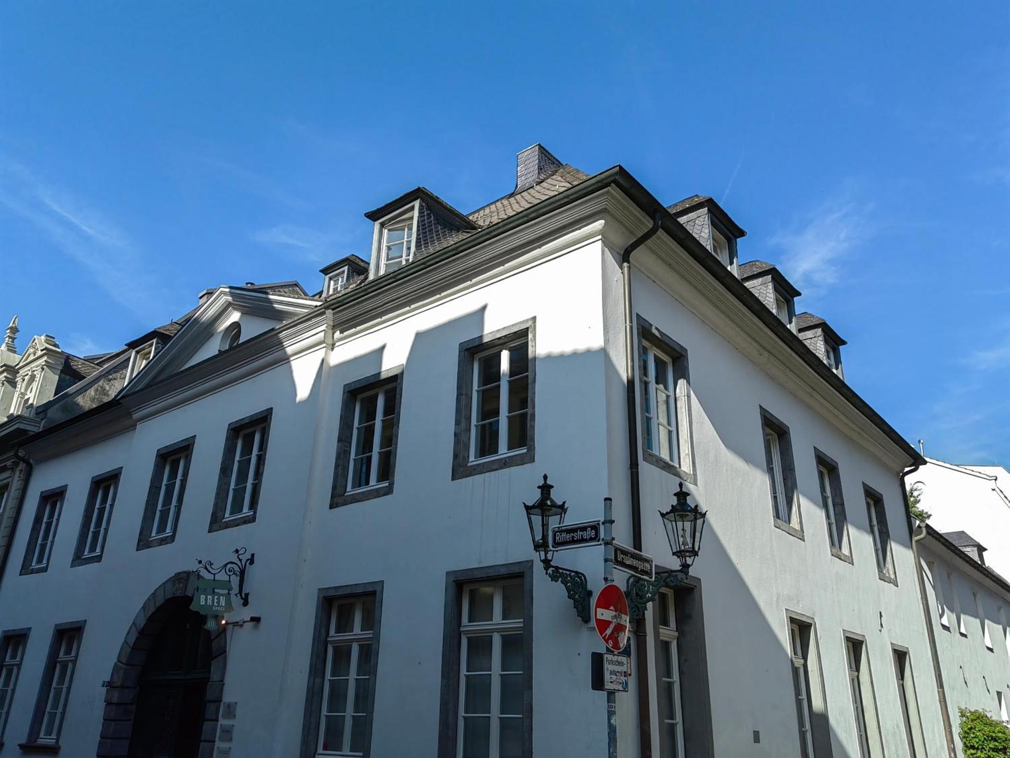 Epic Location Düsseldorf Exterior foto