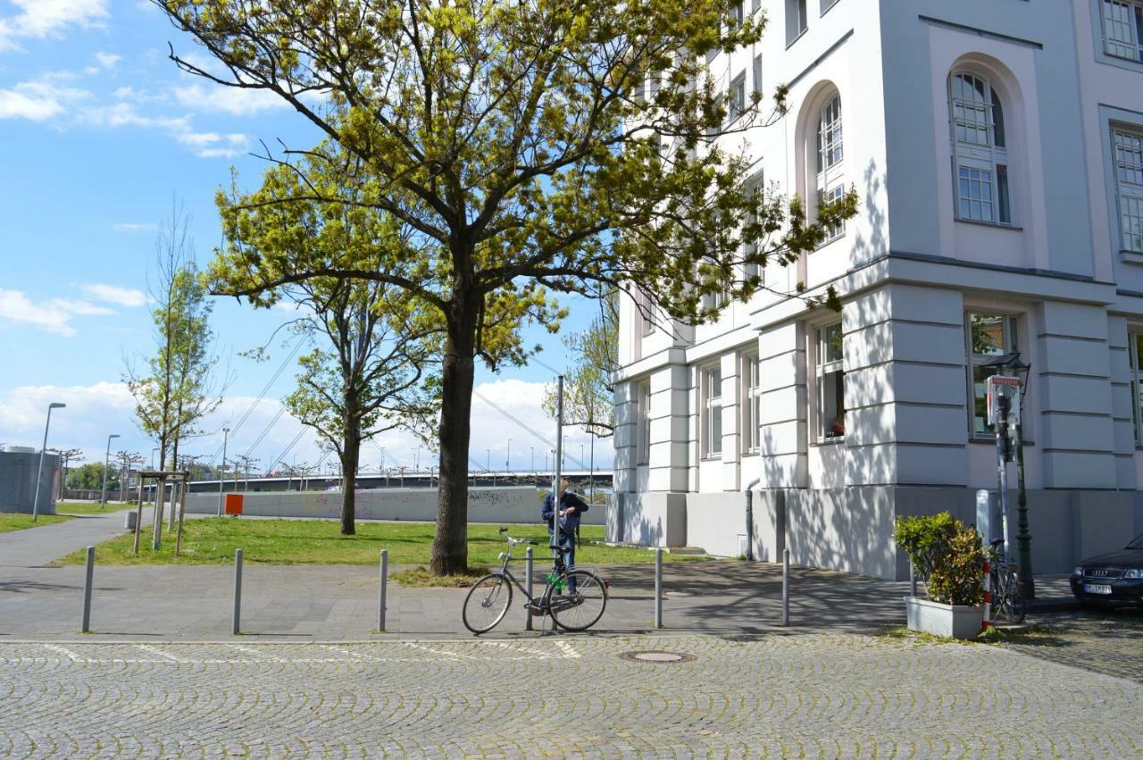 Epic Location Düsseldorf Exterior foto