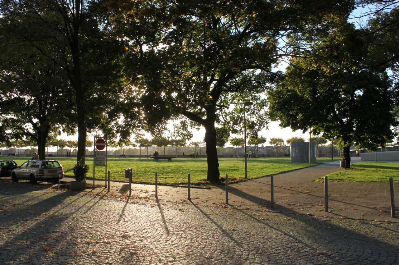 Epic Location Düsseldorf Exterior foto